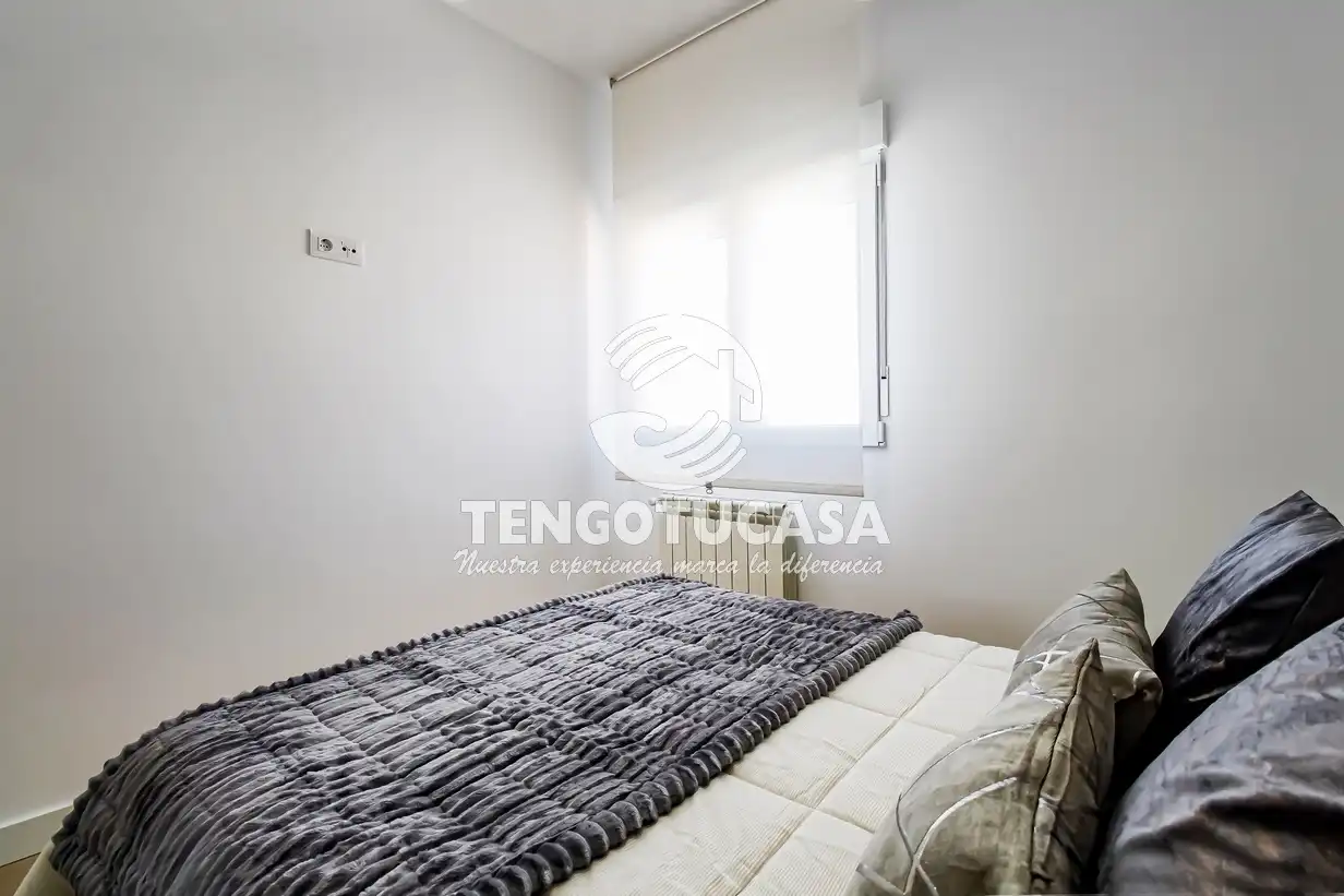 Bedroom of Flat for sale in Madrid  with Air Conditioner, Heating and Furnished