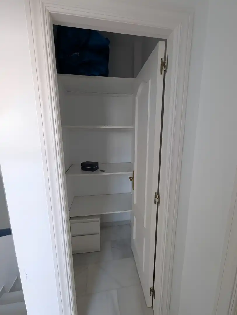 Dormitori de Casa adosada en venda en Estepona amb Aire condicionat, Terrassa i Piscina