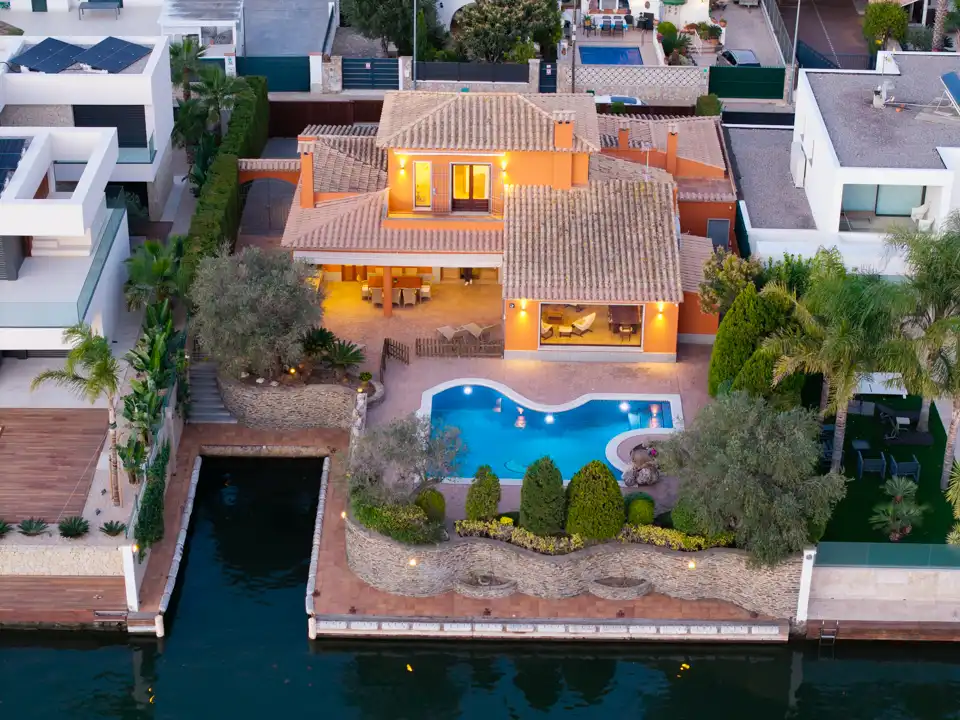 Chalet con piscina en venta en Carrer Pení, imagen 2