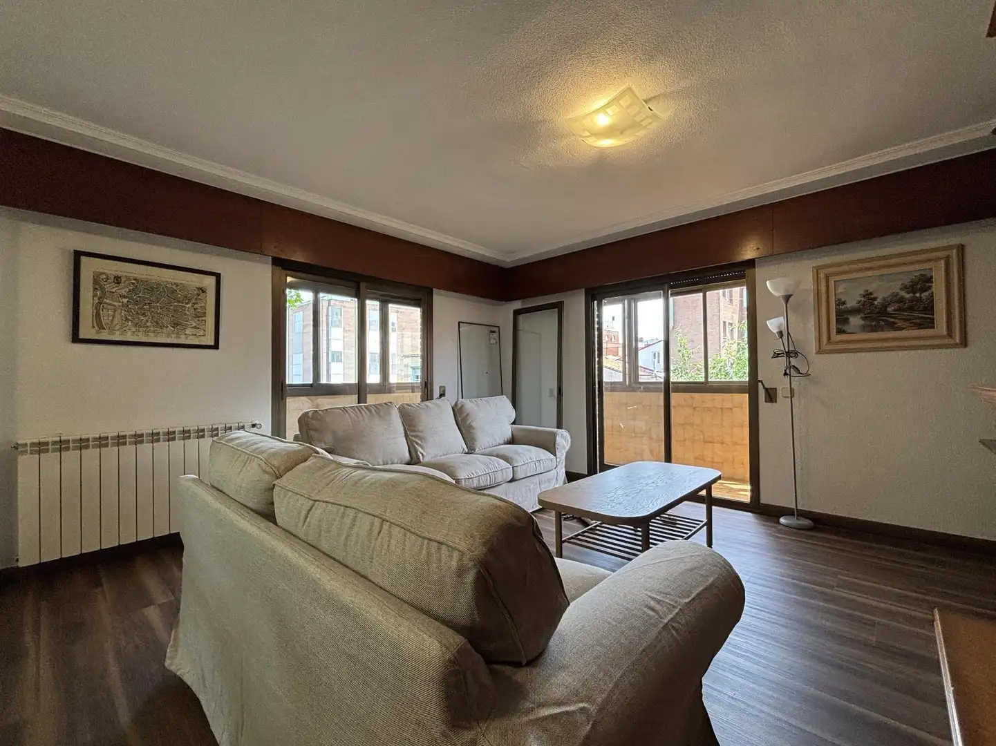 Living room of Flat for rent in Madrid  with Air Conditioner, Heating and Parquet flooring