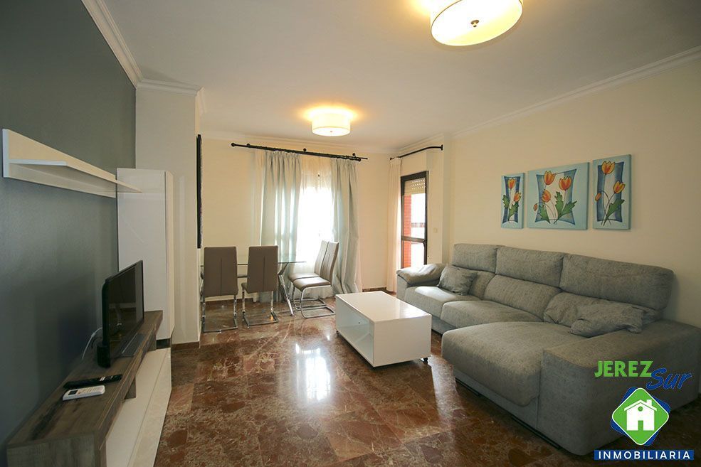 Sala d'estar de Pis de lloguer en Jerez de la Frontera amb Aire condicionat, Terrassa i Moblat