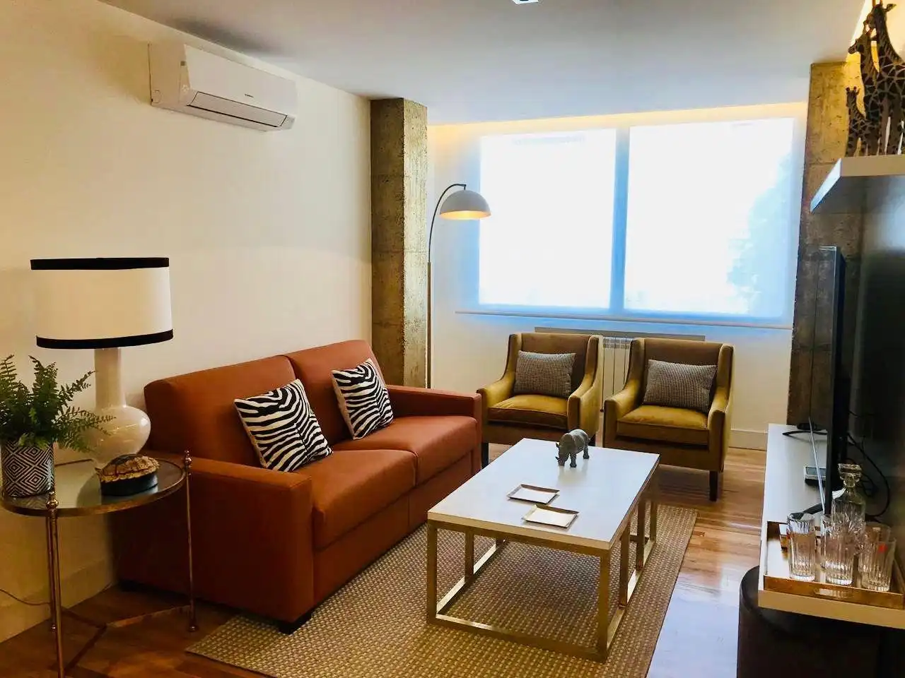 Sala d'estar de Pis en venda en  Madrid Capital amb Aire condicionat, Jardí privat i Balcó