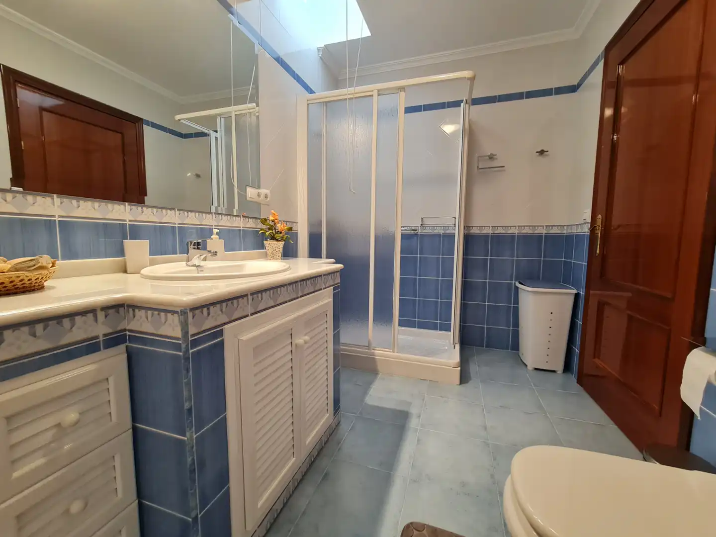 Bathroom of Houses for sale in Camas  with Air Conditioner, Terrace and Storage room