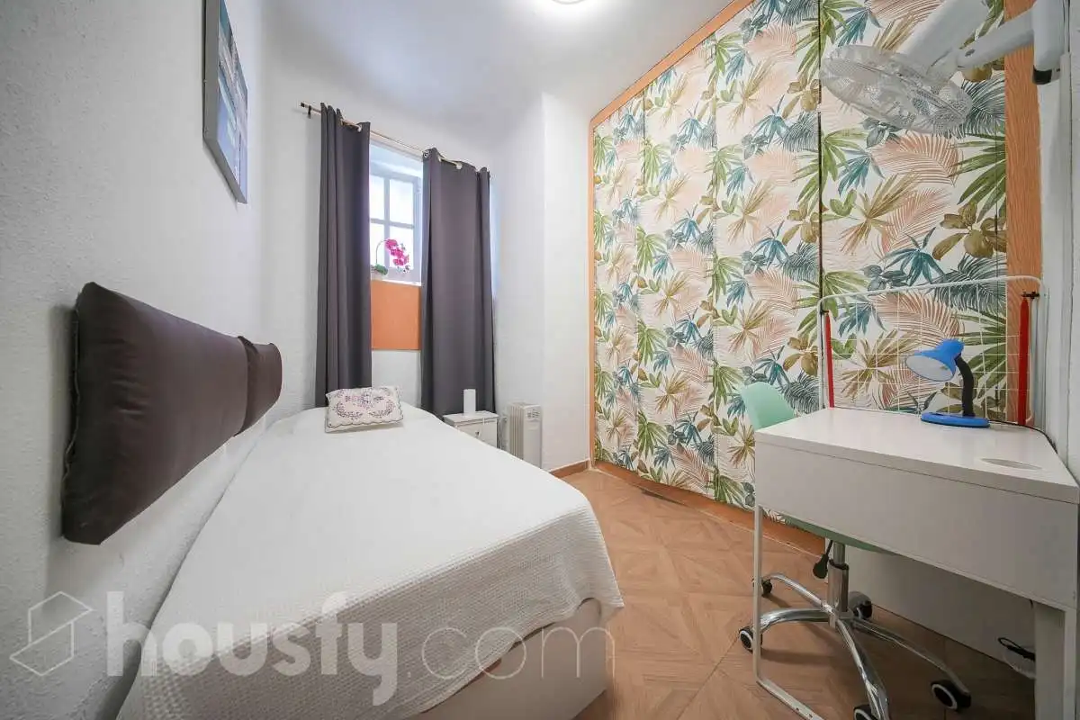Flat with lift for sale in Calle Rey Francisco .