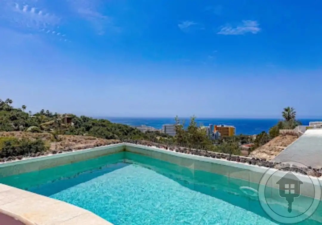 Casa a schiera con piscina in vendita a San Eugenio