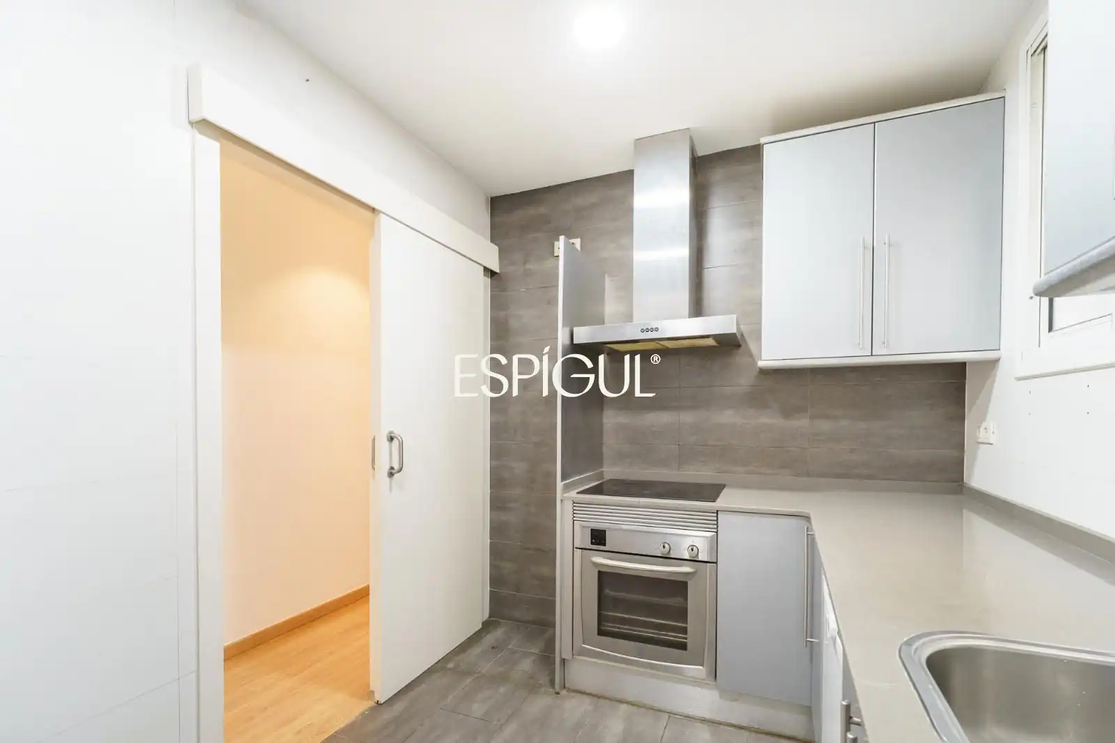 Küche von Wohnung zum Verkauf in Barcelona mit Heizung, Parkett und Terrasse