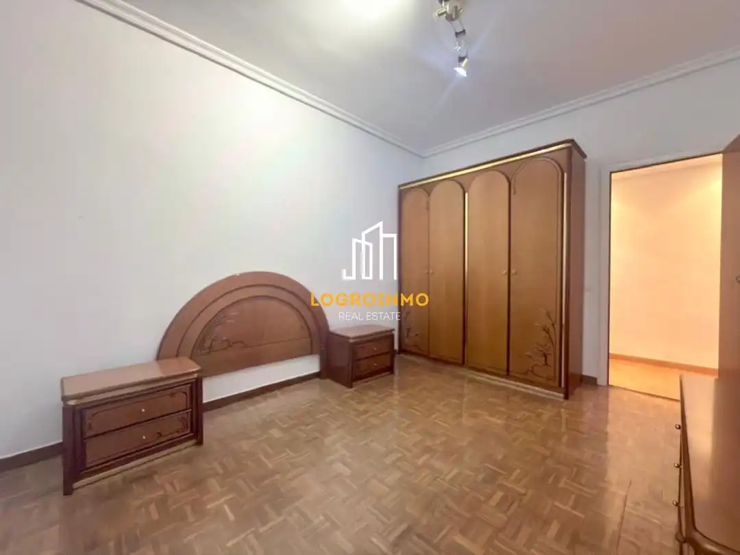 Bedroom of Flat for sale in  Logroño  with Heating and Furnished