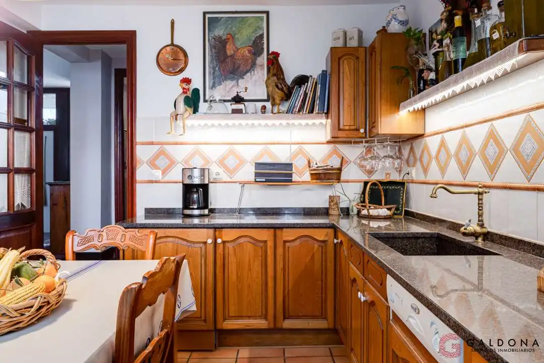 Cuina de Casa adosada en venda en Donostia - San Sebastián  amb Aire condicionat, Calefacció i Jardí privat