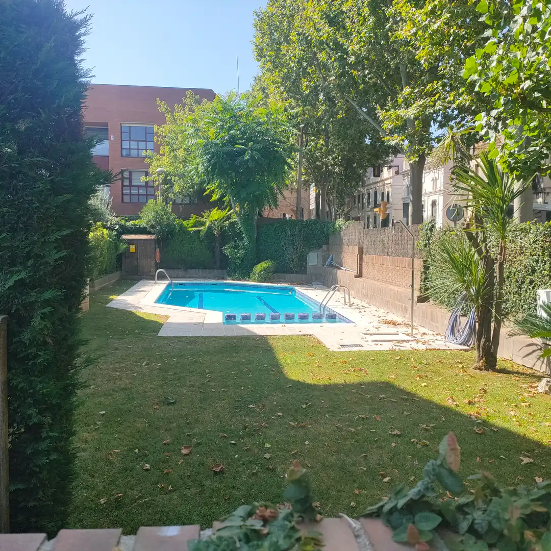 Swimming pool of Detached homes for rent in Sant Cugat del Vallès  with Air Conditioner, Heating and Private garden
