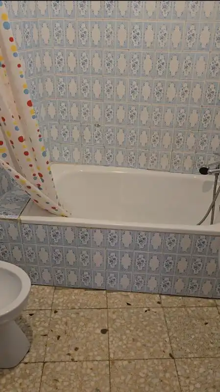 Baño de Piso en venta en Navaluenga con Calefacción, Terraza y Balcón