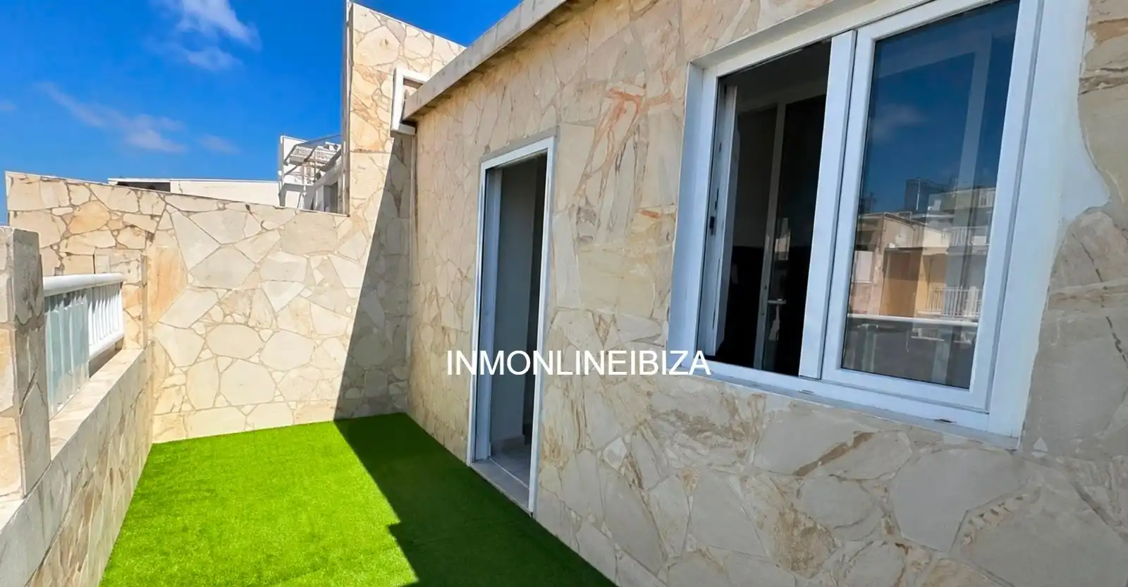 Vista exterior de Casa adosada en venta en Eivissa con Aire acondicionado y Horno