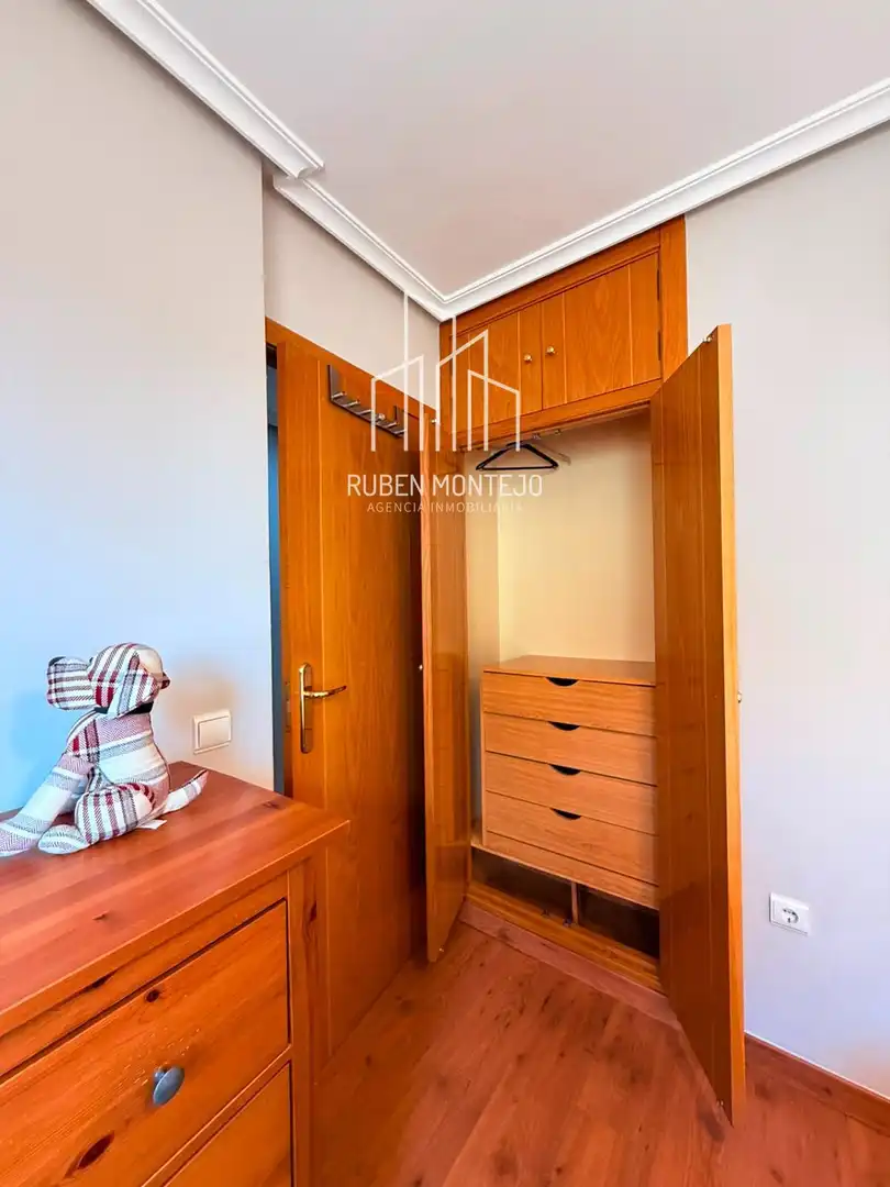 Schlafzimmer von Wohnung zur Miete in Villamayor mit Heizung, Terrasse und Möbliert