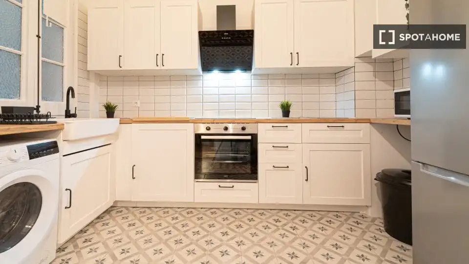 Kitchen of Flat for share in Eixample