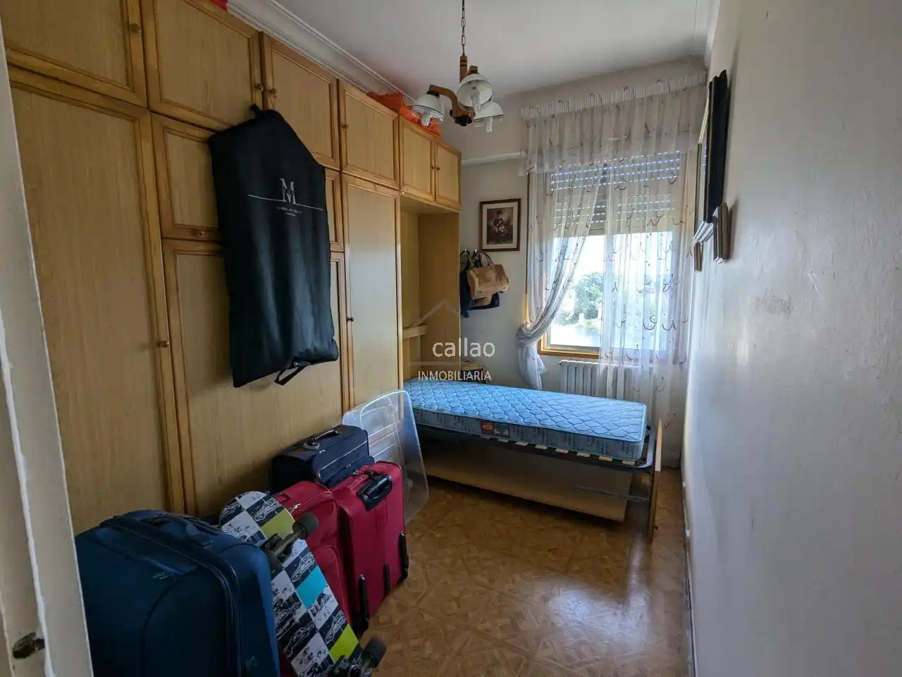 Dormitori de Casa o xalet en venda en Ferrol amb Calefacció, Jardí privat i Traster