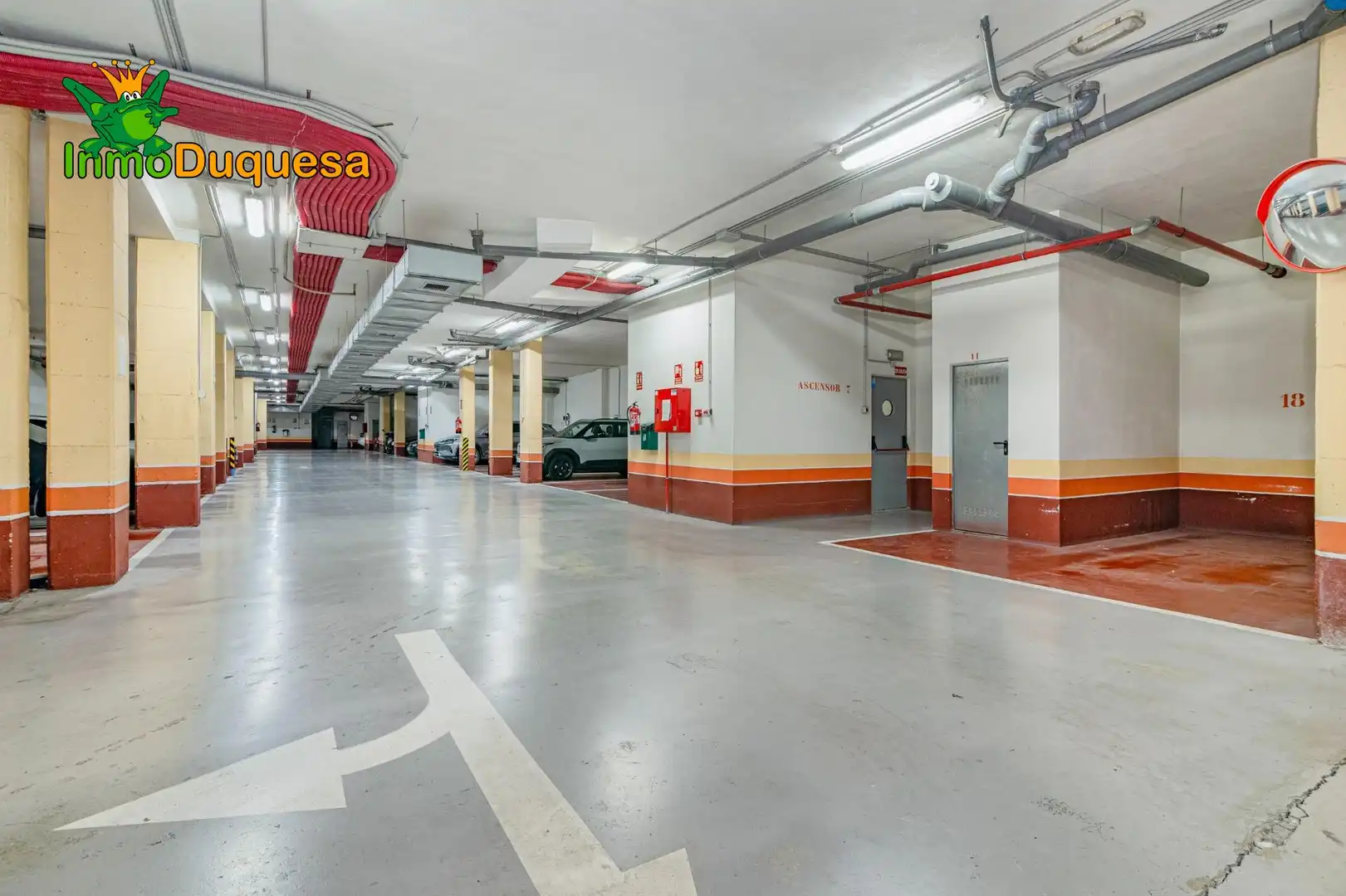 Parking de Piso en venta en Granada con Aire acondicionado, Calefacción y Jardín privado