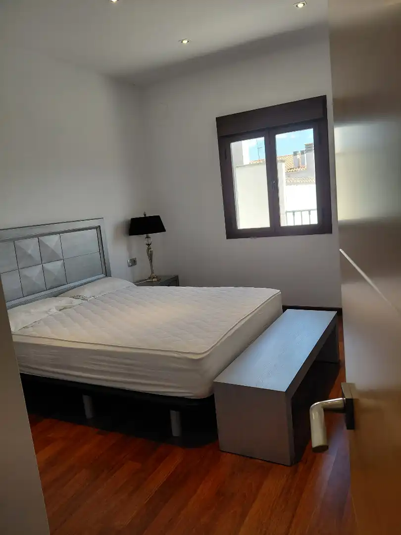 Dormitori de Casa adosada en venda en Fuente de Cantos amb Aire condicionat, Calefacció i Jardí privat
