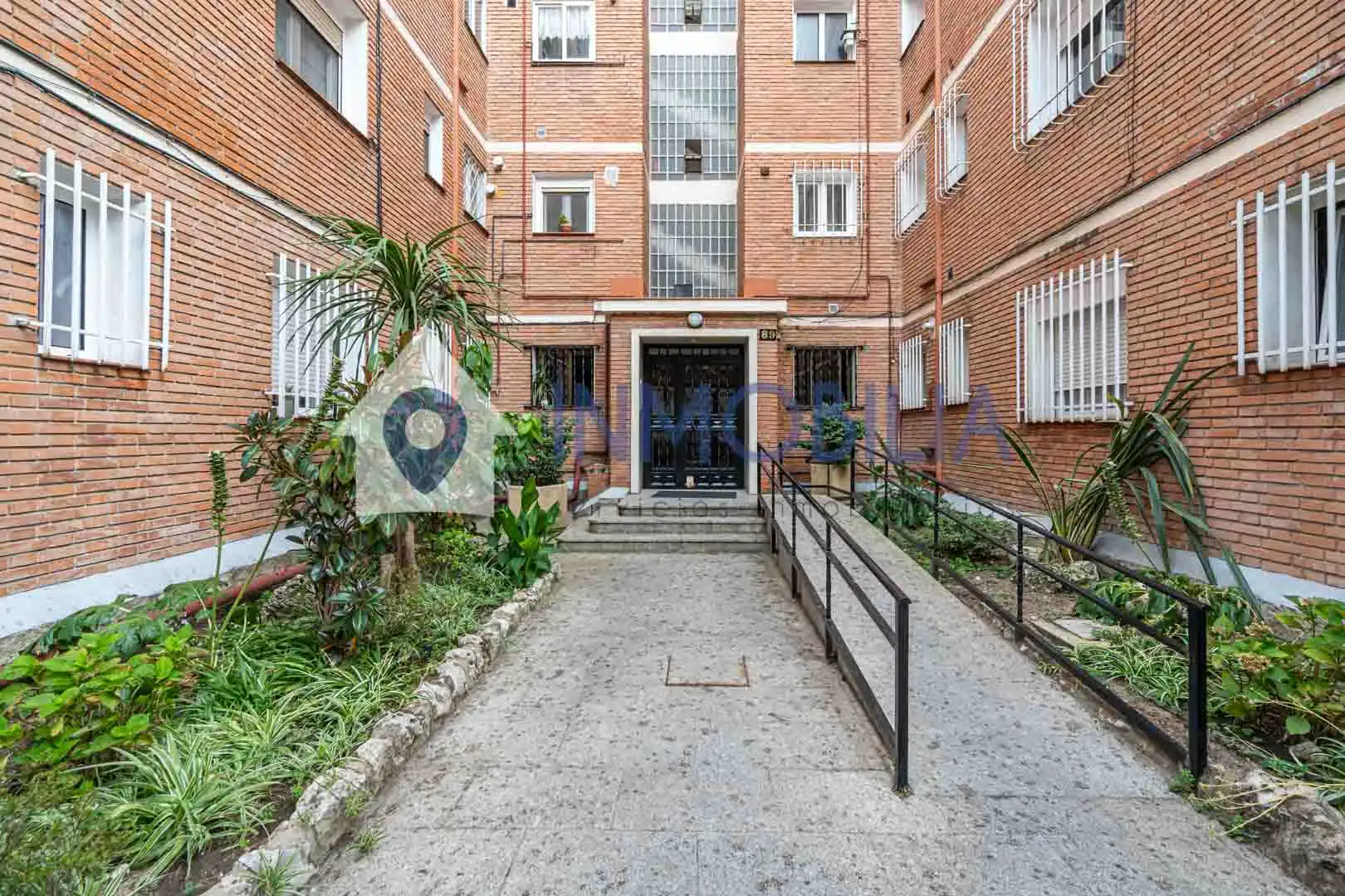 Vista exterior de Pis en venda en Madrid amb Calefacció, Terrassa i Piscina
