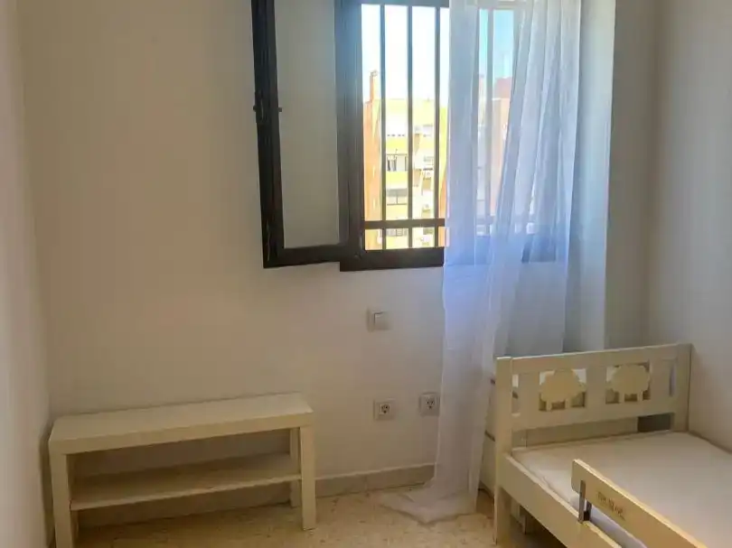 Dormitori de Pis en venda en Sevilla amb Aire condicionat i Moblat