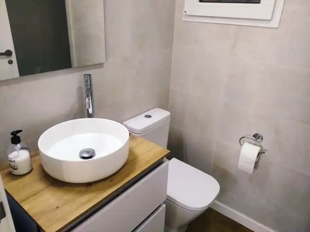 Baño de Apartamento de alquiler en El Campello con Aire acondicionado, Terraza y Amueblado