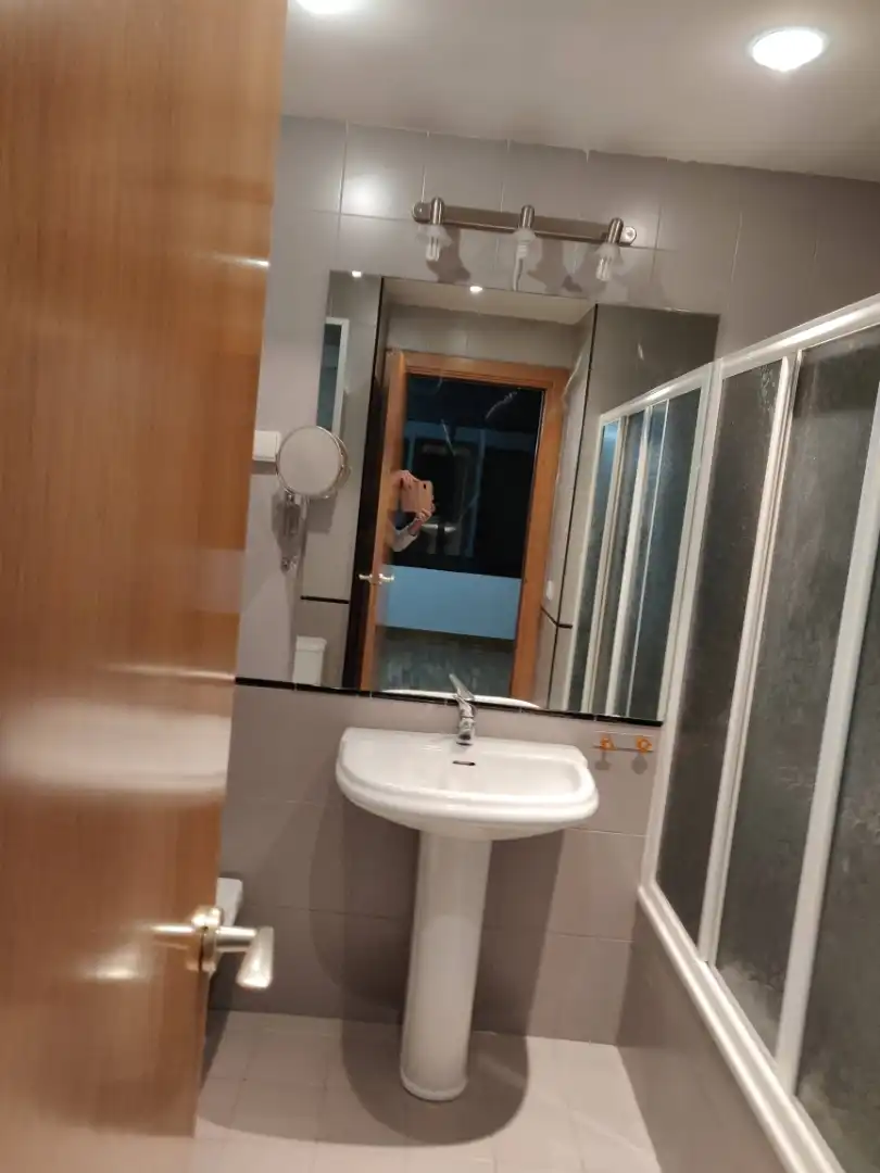 Badezimmer von Wohnung zur Miete in Badalona mit Parkett und Möbliert