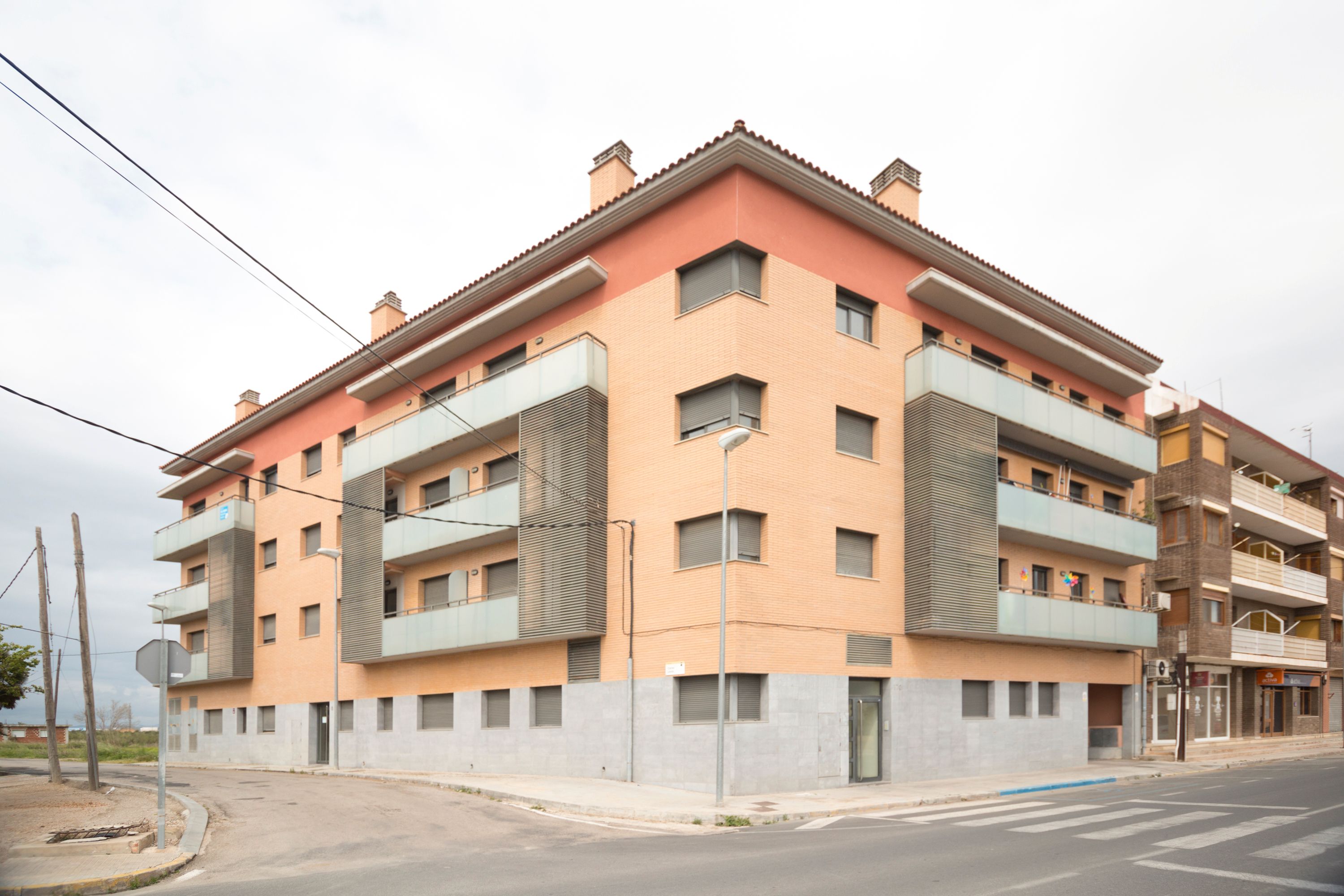 Vista exterior de Garatge en venda en Deltebre