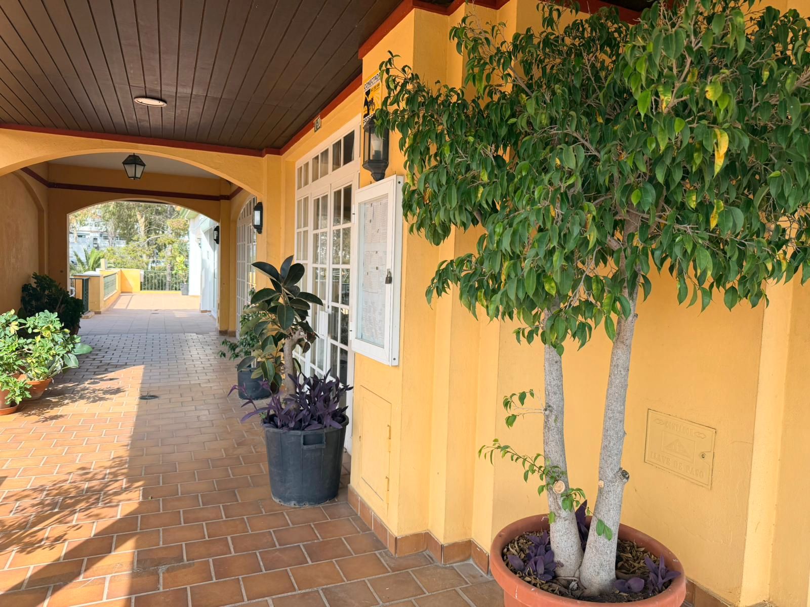 Local de lloguer en Estepona amb Aire condicionat, Parquet i Terrassa