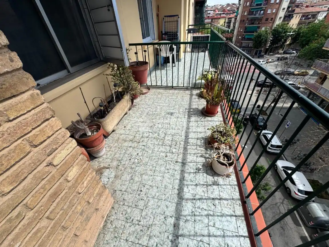 Terrassa de Pis en venda en Barcelona amb Balcó