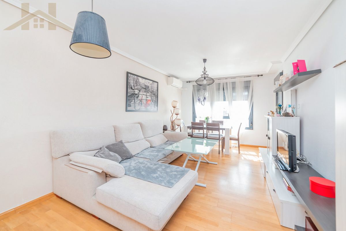 Living room of Flat for sale in Valdemoro  with Air Conditioner, Heating and Parquet flooring