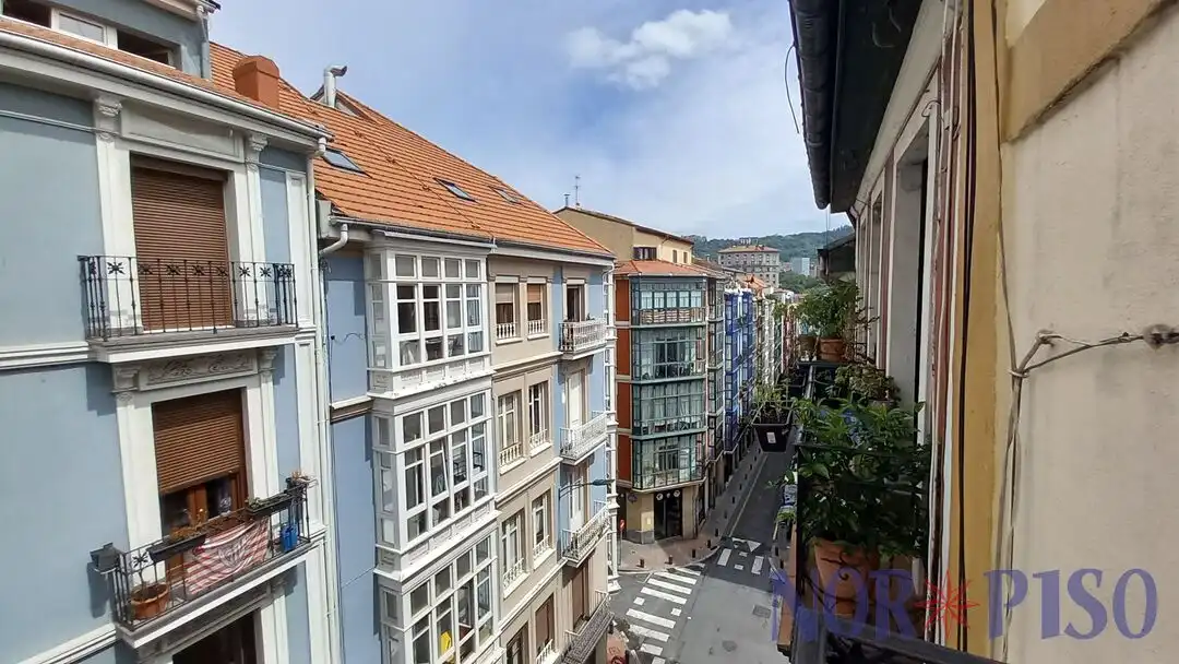Außenansicht von Wohnung zum Verkauf in Bilbao  mit Heizung und Balkon