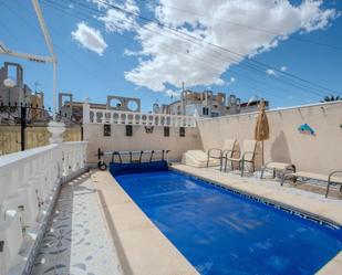 Piscina de Casa adosada en venda en Torrevieja amb Aire condicionat, Calefacció i Terrassa