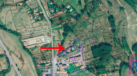 Solar urbano directo en Azadinos, al pie de la carretera de Caboalles. Son 5168m², se pueden hacer viviendas unifamiliares. Servic