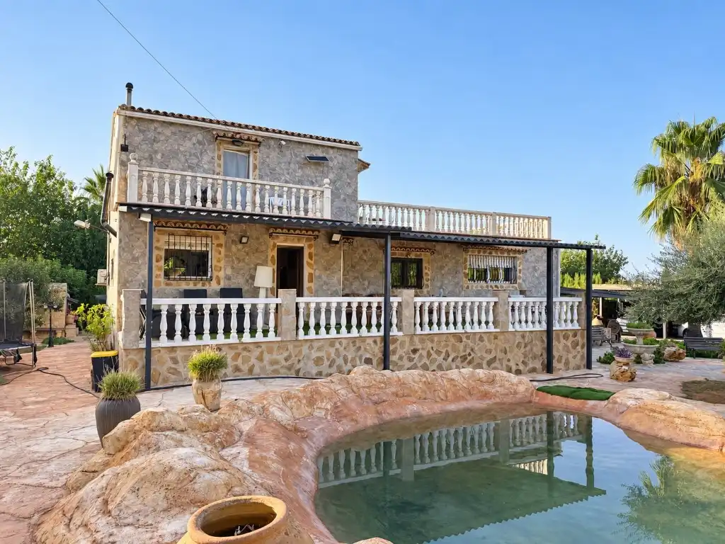 Detached house for sale in Canals
