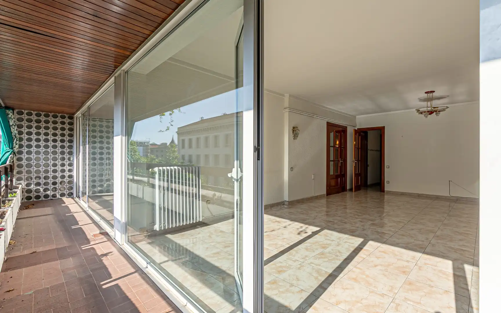Piso en venta en Pere III, Centre - Passeig i Rodalies