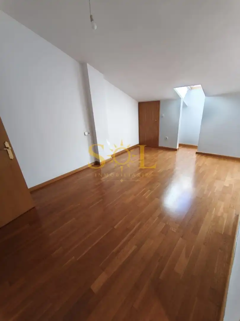 Dúplex amb ascensor en venda a Avenida de los Reyes Leoneses 10, imagen 5
