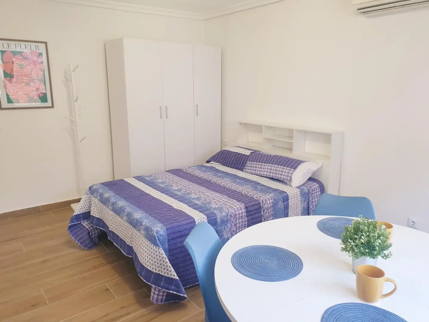Room in Calle de las Milicias, 4, Santo Tomás