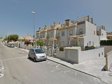 Adossat amb jardí en venda a Calle Leman 5
