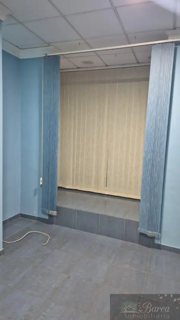 Local comercial en alquiler en Avd. Blas Infante 52, imagen 3