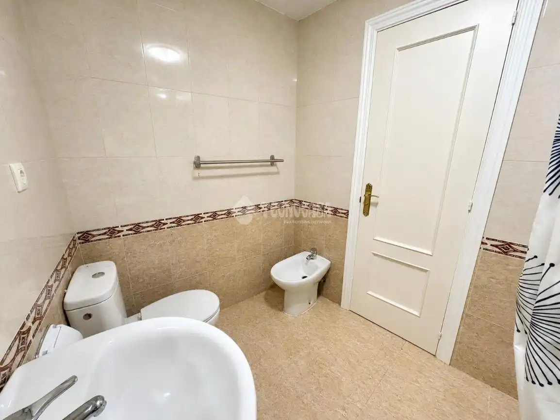 Bathroom of Flat for sale in Benalmádena