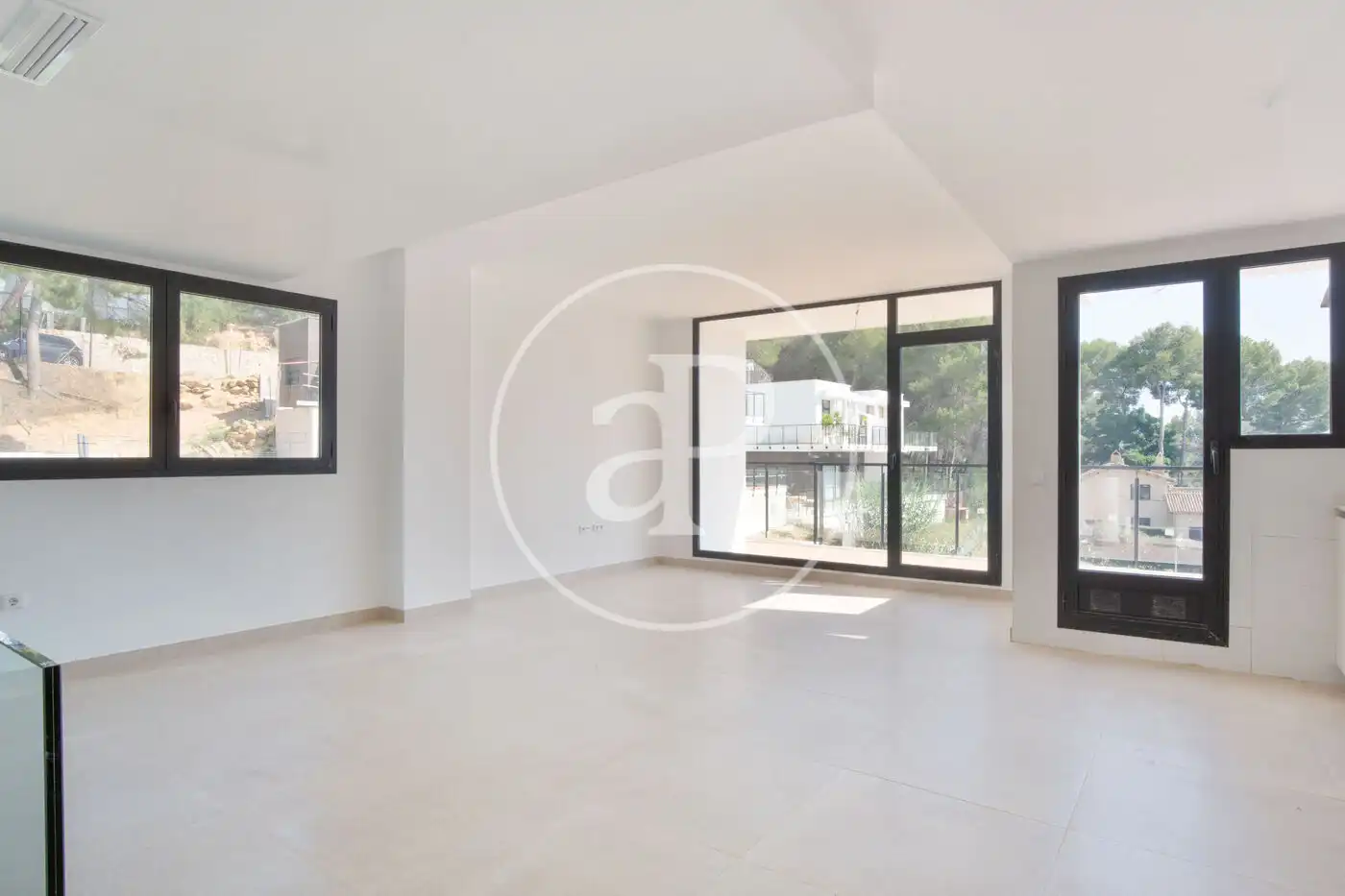 Sala de estar de Casa adosada en venta en Chiva con Aire acondicionado, Calefacción y Jardín privado