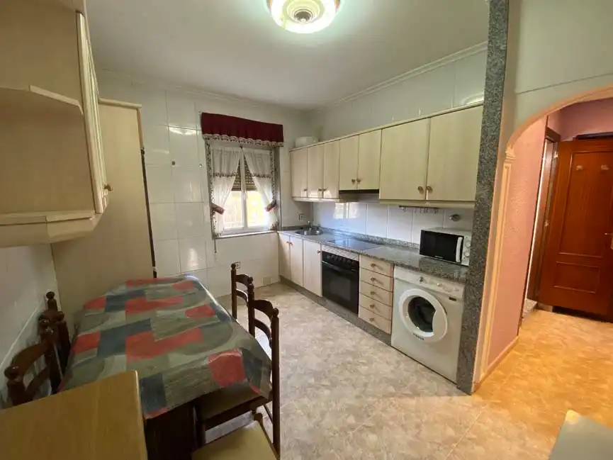 Cocina de Piso de alquiler en San Martín del Rey Aurelio con Calefacción, Amueblado y Horno