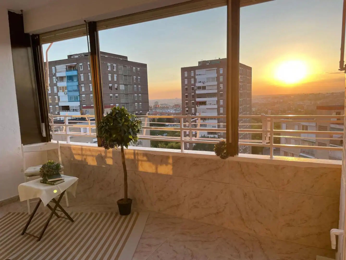 Balcony of Flat for rent in Madrid  with Air Conditioner, Heating and Parquet flooring
