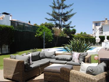 Casa amb piscina en venda a Calle Poniente 72