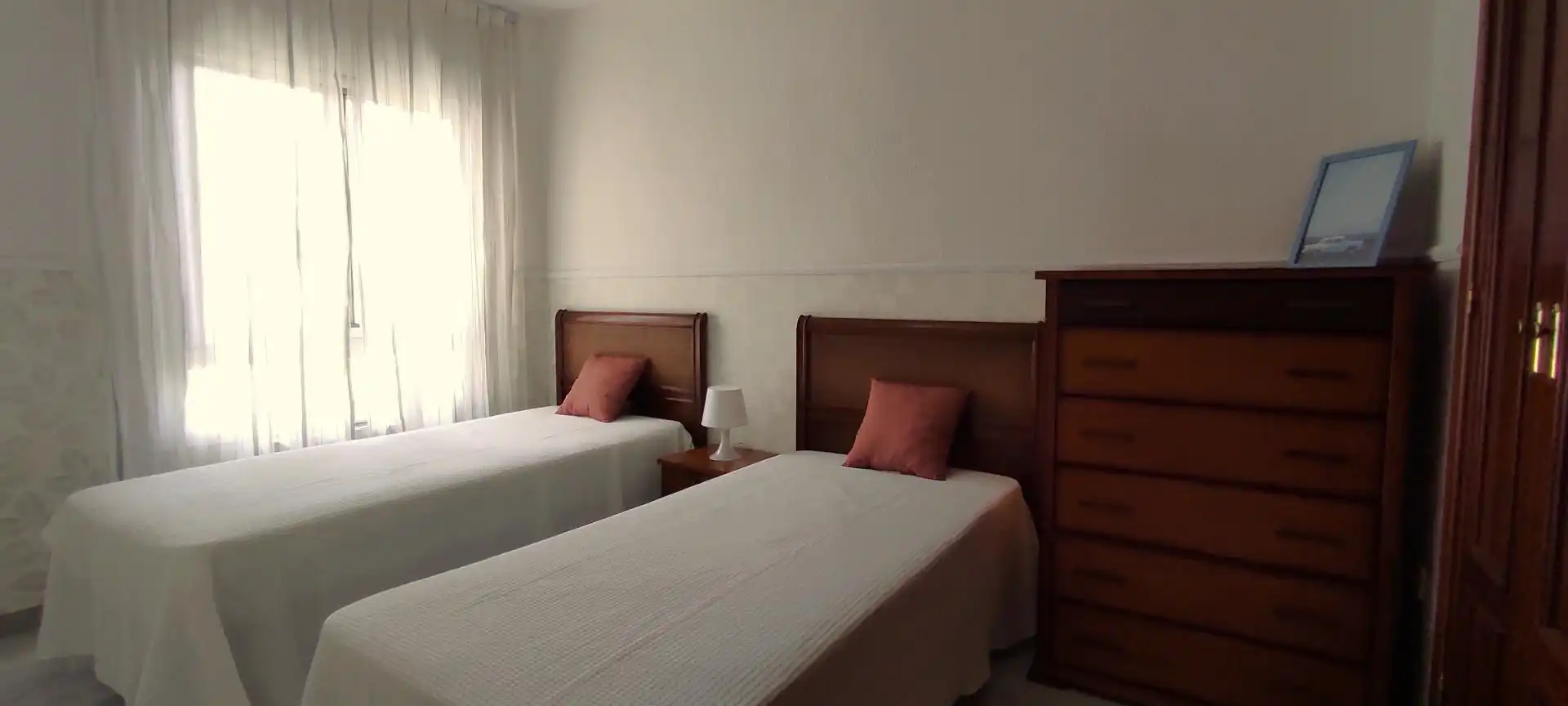 Habitación de Apartamento de alquiler en Málaga con Jardín privado