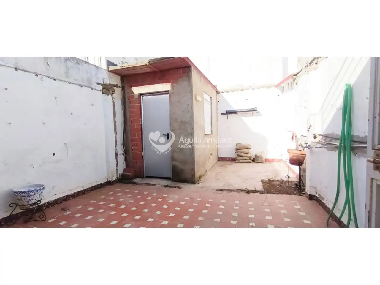 Vista exterior de Casa adosada en venta en Alcalá de Guadaira con Aire acondicionado, Calefacción y Parquet