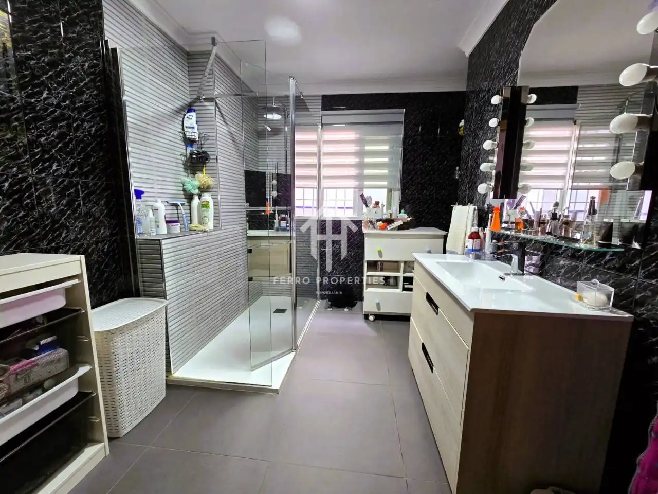 Bany de Casa o xalet en venda en Loja amb Jardí privat, Terrassa i Piscina