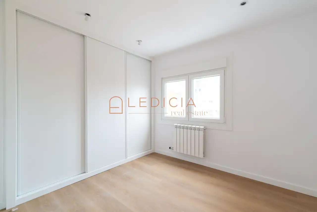 Bedroom of Flat for sale in Vigo   with Heating