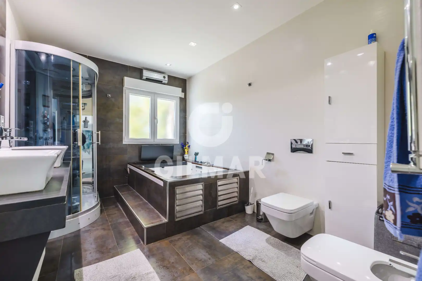 Bathroom of Houses for sale in Las Rozas de Madrid  with Air Conditioner, Heating and Private garden