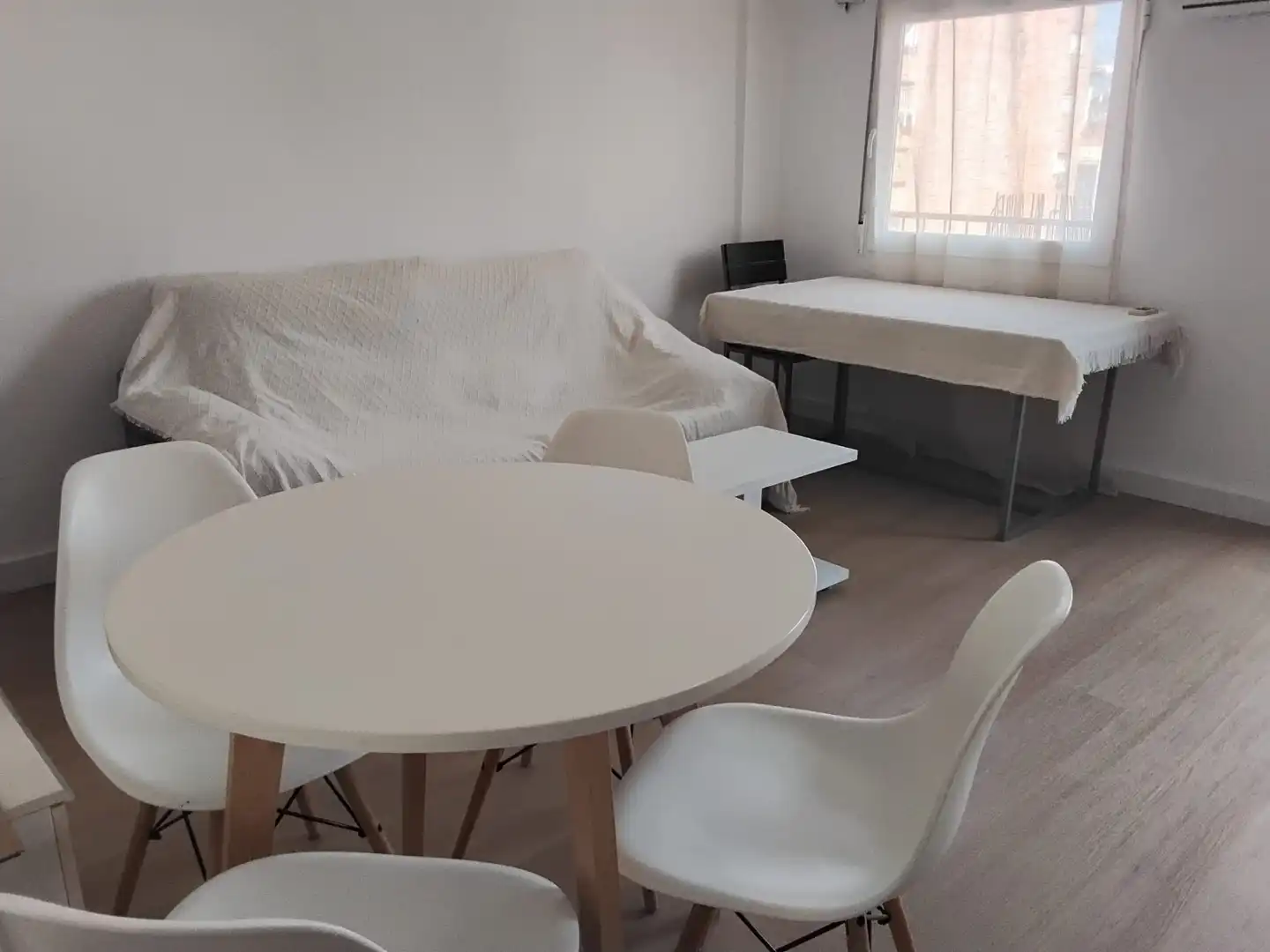Living room of Flat for rent in Valencia  with Air Conditioner, Furnished and Oven