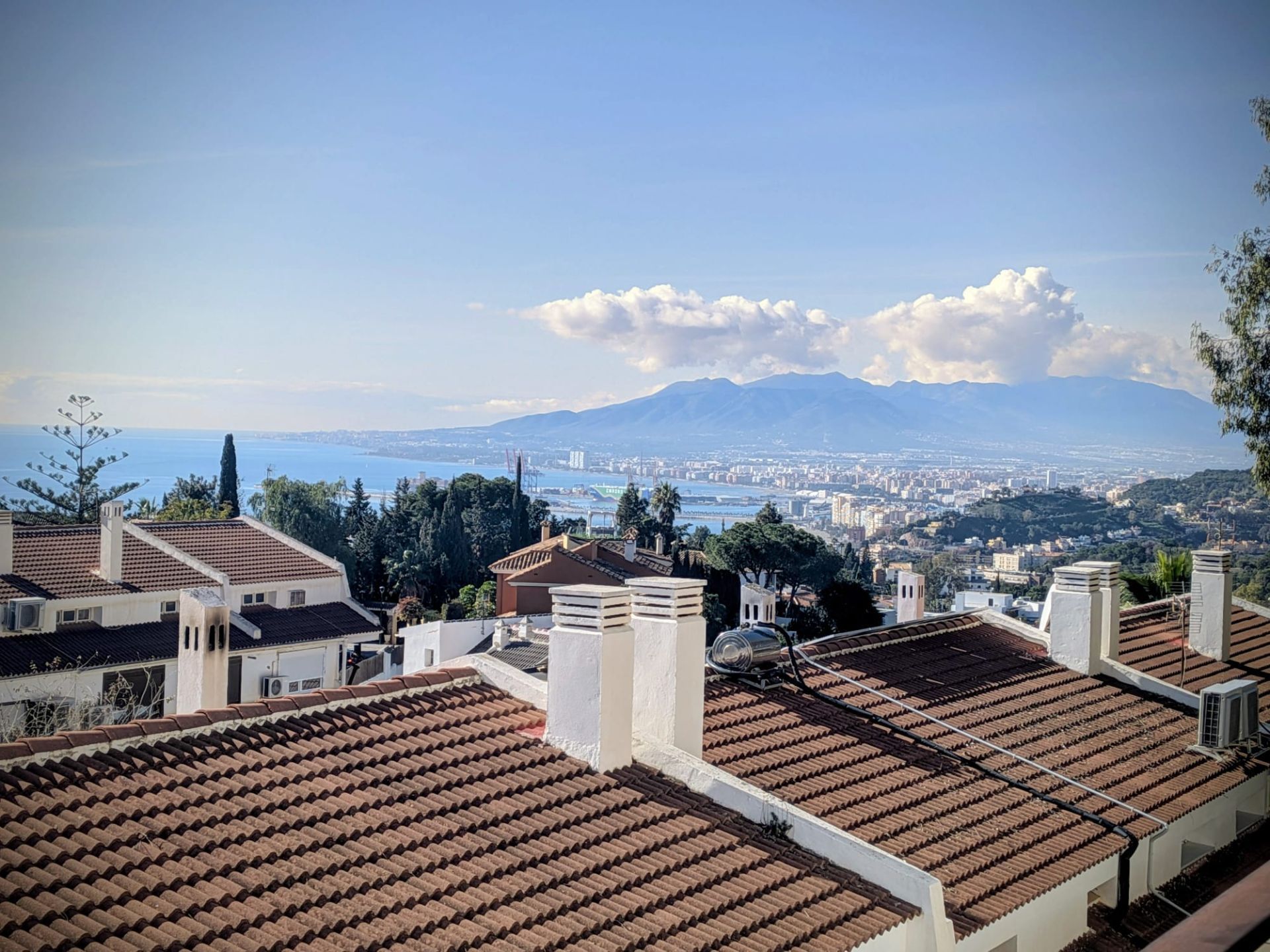 Vista exterior de Casa adosada en venta en Málaga Capital con Aire acondicionado, Terraza y Piscina comunitaria