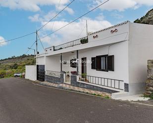 Vista exterior de Casa o xalet en venda en El Tanque amb Jardí privat, Terrassa i Traster